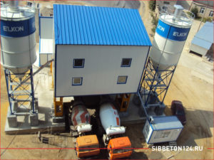 Бетоносмеситель КАМАЗ на бетонном заводе