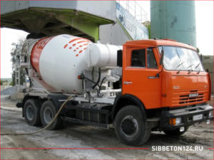 Перевозка бетона при помощи бетоносмесителя КАМАЗ